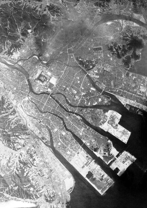 Toàn cảnh Hiroshima chụp từ trên không trước vụ ném bom, năm 1945 - Sputnik Việt Nam