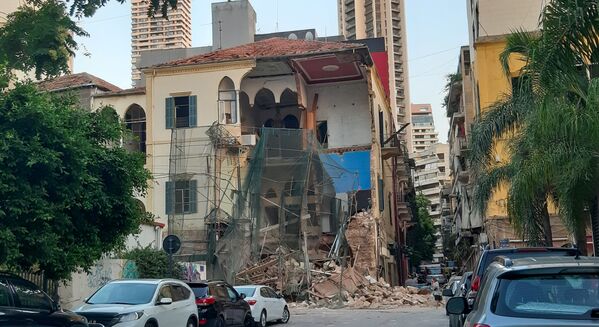 Ngôi nhà bị hư hại do vụ nổ khủng khiếp ở cảng Beirut - Sputnik Việt Nam