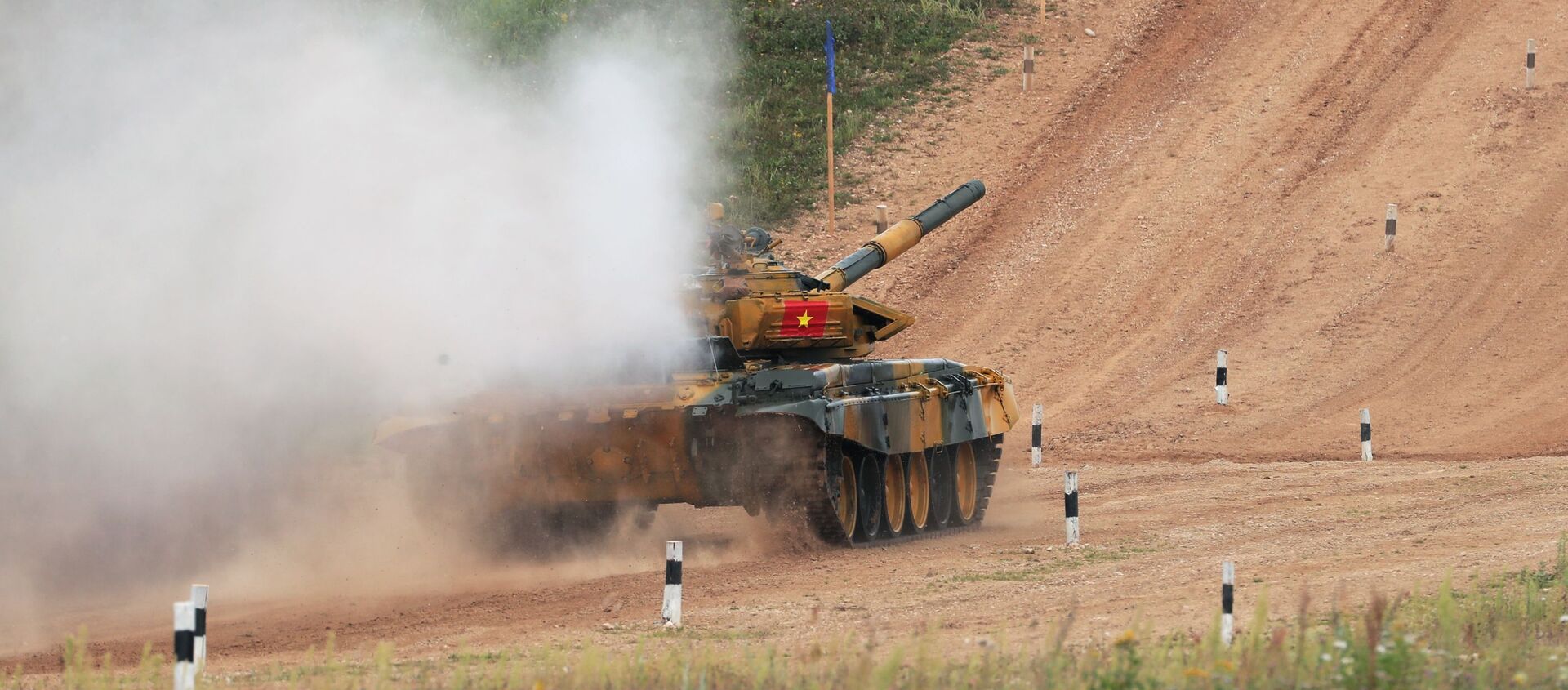  Xe tăng T-72 của đội tuyển Việt Nam tại buổi thi đấu của các kíp xe tăng trong khuôn khổ cuộc thi Tank Biathlon 2020 tại bãi tập Alabino.   - Sputnik Việt Nam, 1920, 15.07.2021