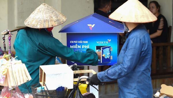 Những người bán khẩu trang miễn phí ở Hà Nội, Việt Nam - Sputnik Việt Nam