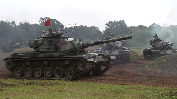 Quân nhân Đài Loan điều khiển xe tăng M60-A3 do Mỹ sản xuất trong cuộc tập trận ở Hoa Liên - Sputnik Việt Nam