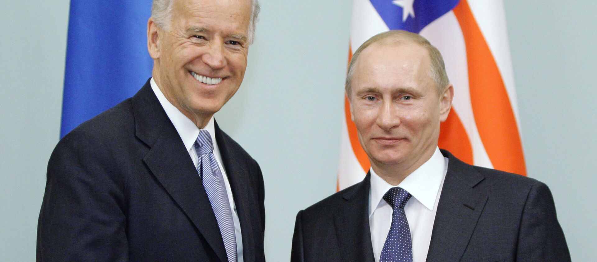 Cuộc gặp giữa thủ tướng Nga Vladimir Putin và phó tổng thống Hoa Kỳ Joe Biden, năm 2011  - Sputnik Việt Nam, 1920, 25.05.2021