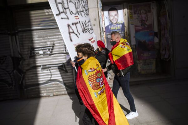 Những người tham gia cuộc biểu tình chống chính phủ ở Madrid, Tây Ban Nha - Sputnik Việt Nam