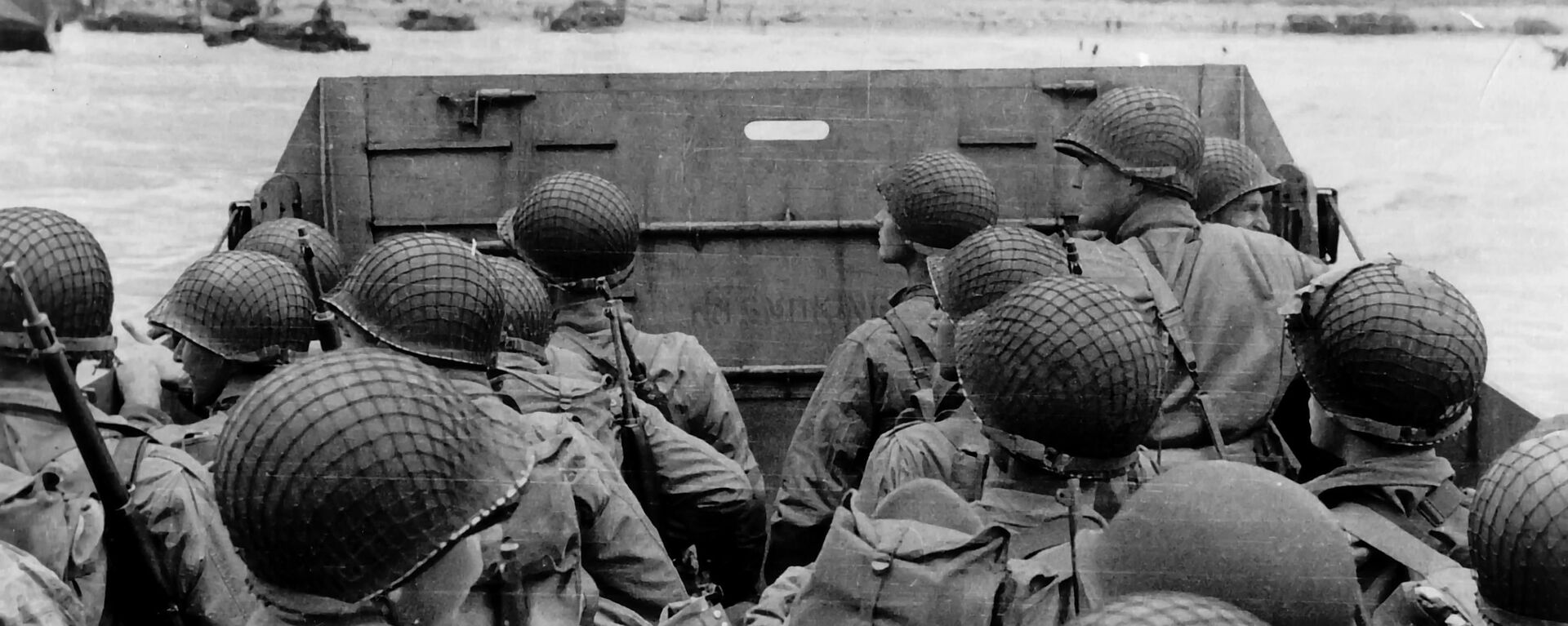 Cuộc đổ bộ của quân đội Mỹ trên một tàu đổ bộ trên bãi biển Normandy của Omaha, Pháp, ngày 6 tháng 6 năm 1944. - Sputnik Việt Nam, 1920, 02.06.2024