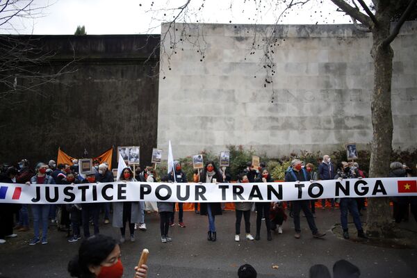 Cuộc biểu tình ở Paris ủng hộ những người bị tác động của chất độc da cam trong chiến tranh Việt Nam - Sputnik Việt Nam