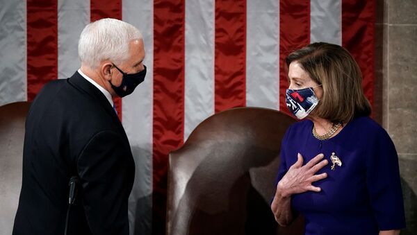 Nancy Pelosi  và  Michael Pence - Sputnik Việt Nam