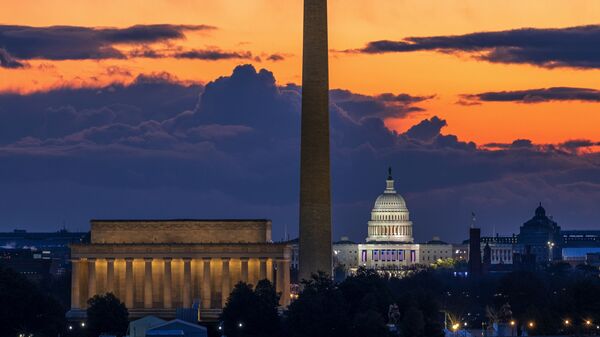 Đài tưởng niệm Lincoln, Đài tưởng niệm Washington và Tòa nhà Quốc hội Hoa Kỳ lúc bình minh trong ngày tổng thống nhậm chức ở Washington DC - Sputnik Việt Nam