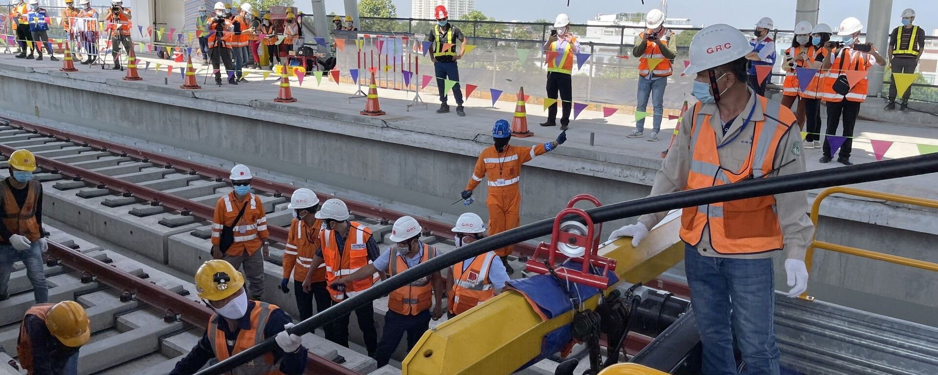 Thi công kéo cáp trên tuyến metro số 1. - Sputnik Việt Nam, 1920, 15.03.2021