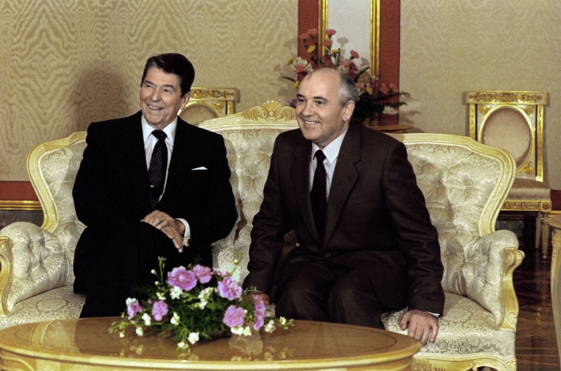 Cựu Tổng thống Liên Xô Mikhail Gorbachev kỷ niệm sinh nhật 90 tuổi qua Zoom - Sputnik Việt Nam, 1920, 02.03.2021
