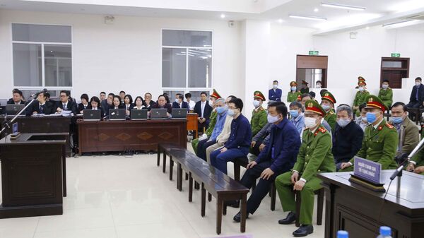 Bị cáo Đinh La Thăng cùng đồng phạm tại phiên xét xử. - Sputnik Việt Nam