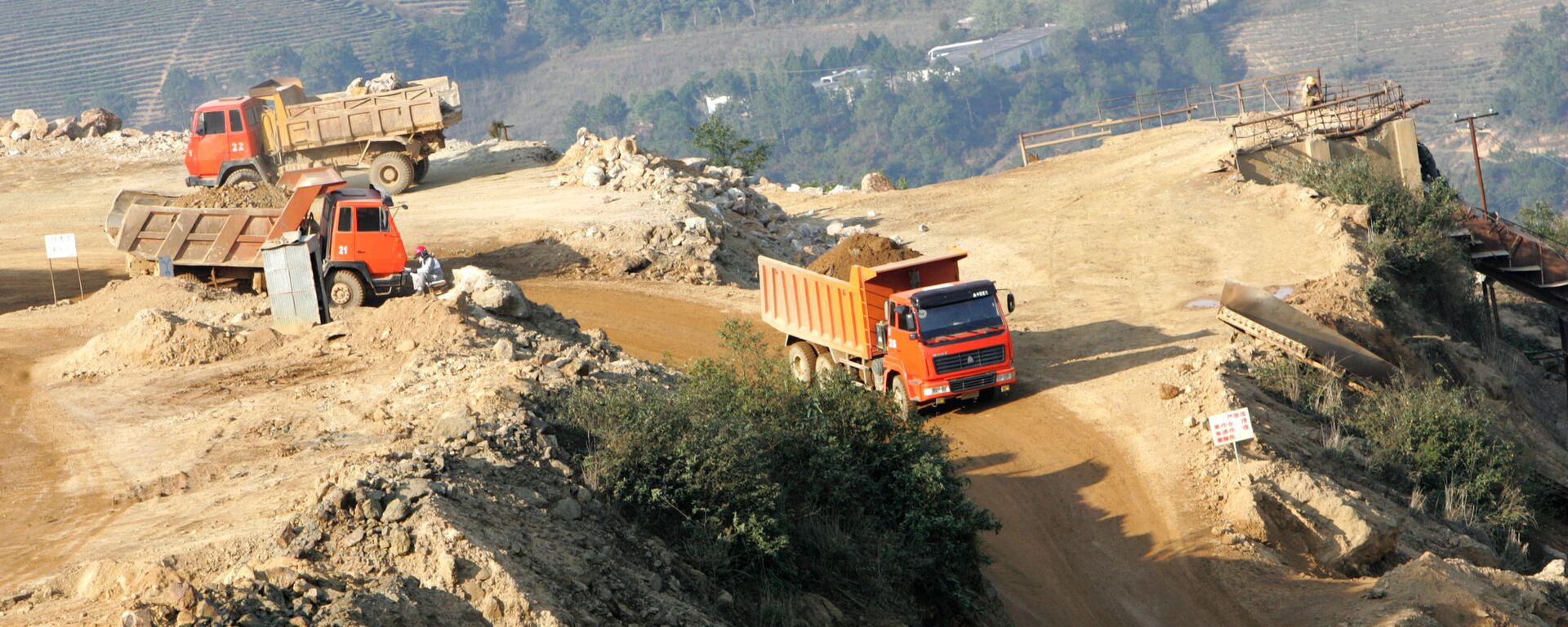 Khai thác kim loại đất hiếm tại một mỏ ở huyện Mojiang Hani, thành phố Simao, tỉnh Vân Nam ở tây nam Trung Quốc - Sputnik Việt Nam, 1920, 06.02.2022