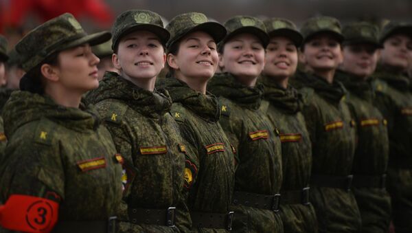 Chiến sĩ từ các đơn vị thuộc Quân khu Trung tâm Moskva trong quá trình luyện tập chuẩn bị cho cuộc diễu binh kỷ niệm 71 năm Chiến thắng Chiến tranh Vệ quốc vĩ đại. - Sputnik Việt Nam