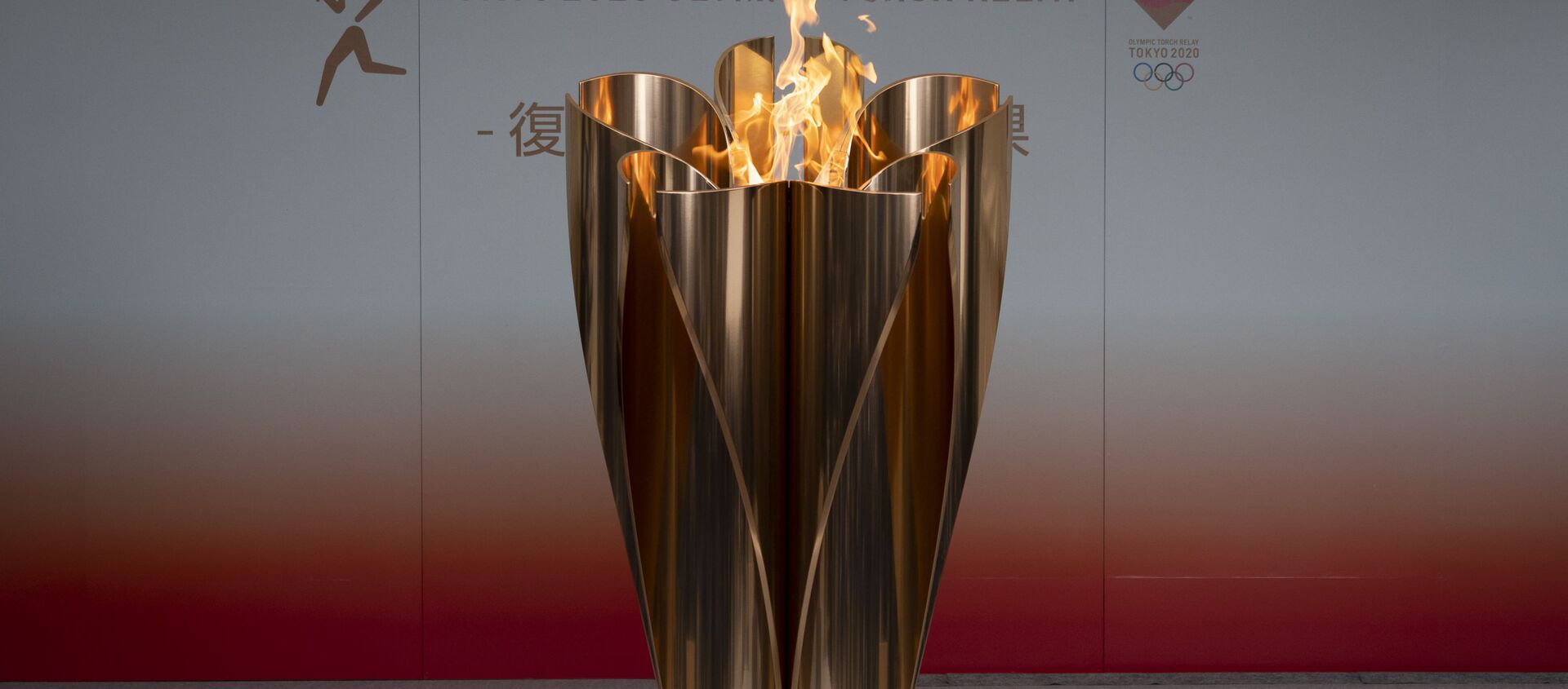 Ngọn lửa Olympic ở thành phố Fukushima, Nhật Bản. - Sputnik Việt Nam, 1920, 15.03.2021