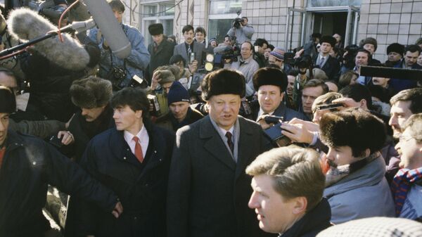 Boris Yeltsin trong cuộc trưng cầu dân ý toàn Liên Bang về tương lai của Liên Xô, ngày 17 tháng 3 năm 1991. - Sputnik Việt Nam
