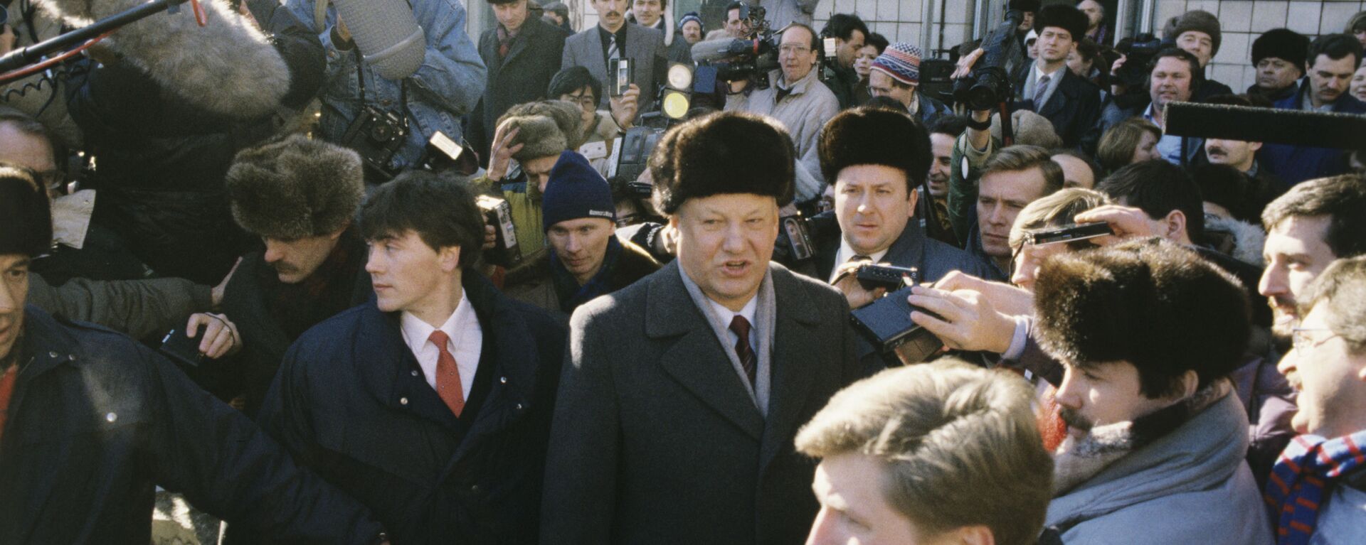 Boris Yeltsin trong cuộc trưng cầu dân ý toàn Liên Bang về tương lai của Liên Xô, ngày 17 tháng 3 năm 1991. - Sputnik Việt Nam, 1920, 31.01.2023