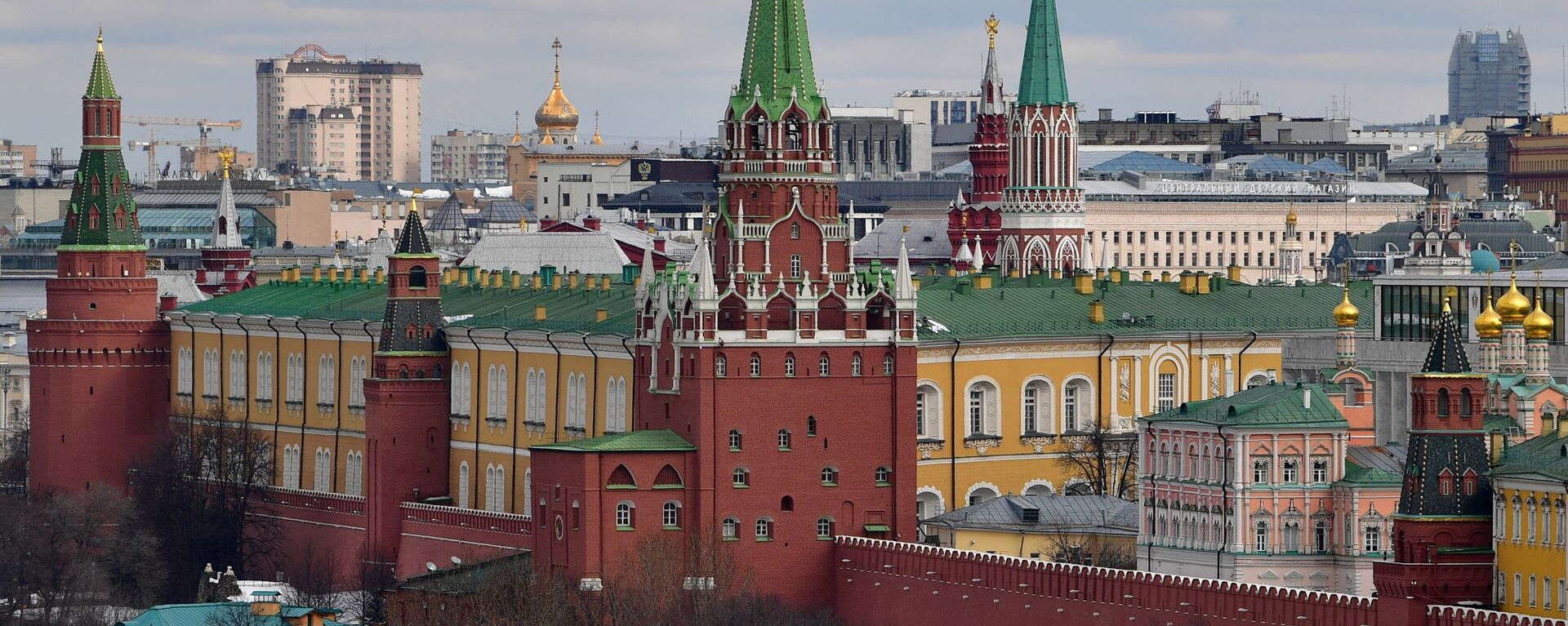 Quang cảnh các tòa tháp của Điện Kremlin ở Matxcơva. - Sputnik Việt Nam, 1920, 01.10.2023