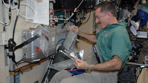Thu nước để sinh hoạt trên ISS. - Sputnik Việt Nam