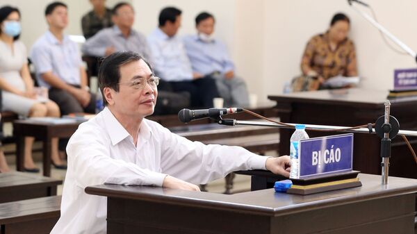 Bị cáo Vũ Huy Hoàng (cựu Bộ trưởng Bộ Công Thương) trả lời câu hỏi của Hội đồng xét xử. - Sputnik Việt Nam