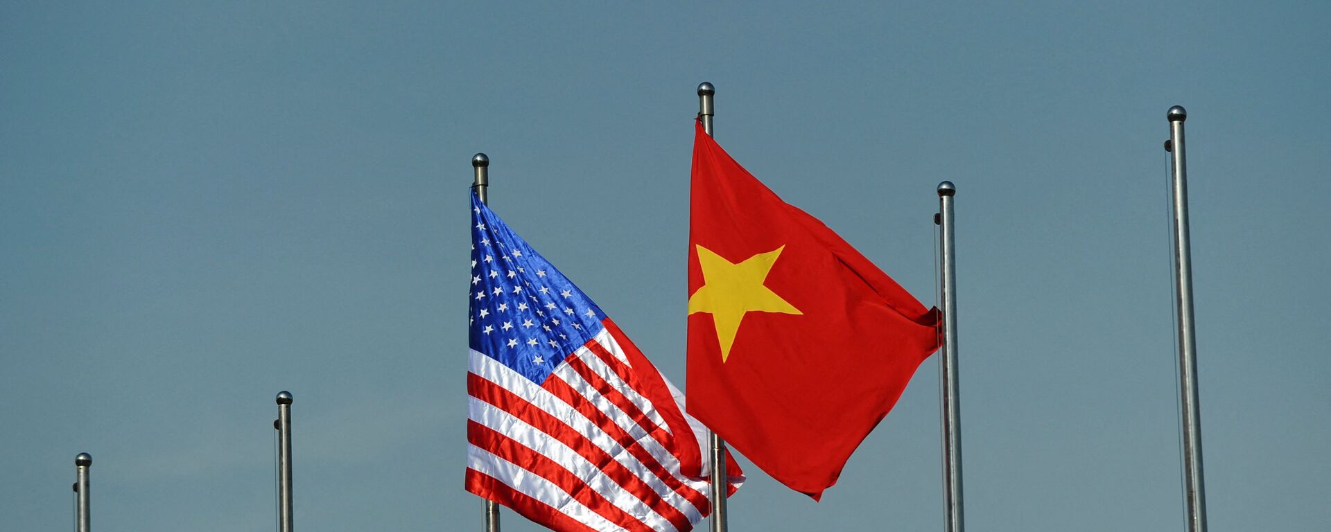 Quốc kỳ của Hoa Kỳ và Việt Nam. - Sputnik Việt Nam, 1920, 13.02.2023