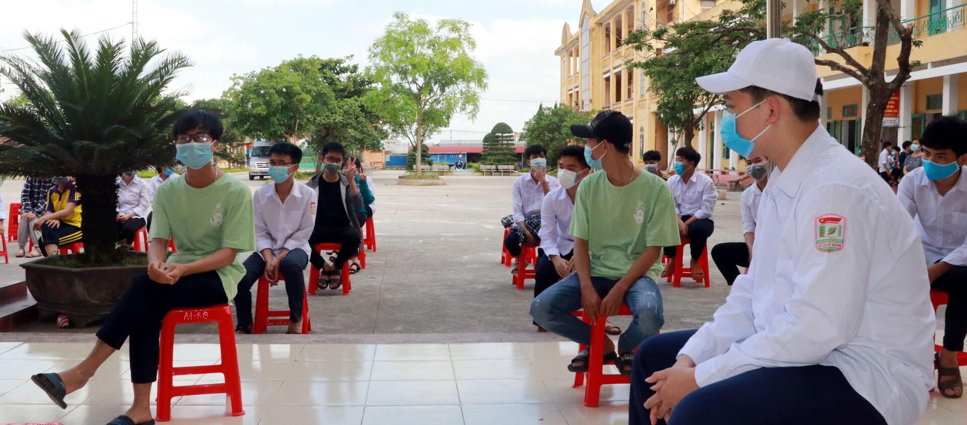 COVID-19: Xét nghiệm cho hơn 1.000 giáo viên và học sinh ở Nam Định - Sputnik Việt Nam, 1920, 10.05.2021