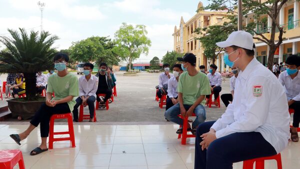 COVID-19: Xét nghiệm cho hơn 1.000 giáo viên và học sinh ở Nam Định - Sputnik Việt Nam
