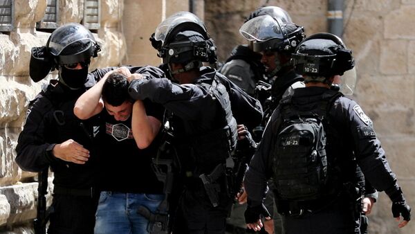 Cảnh sát Israel bắt giữ một người Palestine trong cuộc đụng độ ở Thành cổ Jerusalem - Sputnik Việt Nam