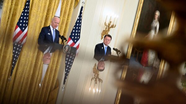 Tổng thống Mỹ Joe Biden và ​​Tổng thống Hàn Quốc Moon Jae-in. - Sputnik Việt Nam