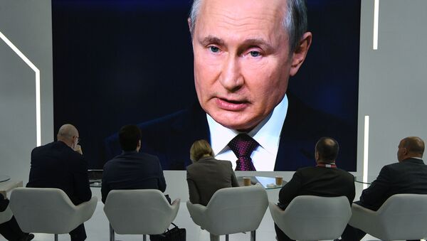 Tổng thống Nga Vladimir Putin phát biểu tại Diễn đàn Kinh tế Quốc tế St.Petersburg năm 2021 - Sputnik Việt Nam