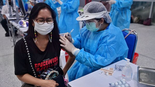 Tiêm vắc xin Coronavirus ở Thái Lan. - Sputnik Việt Nam