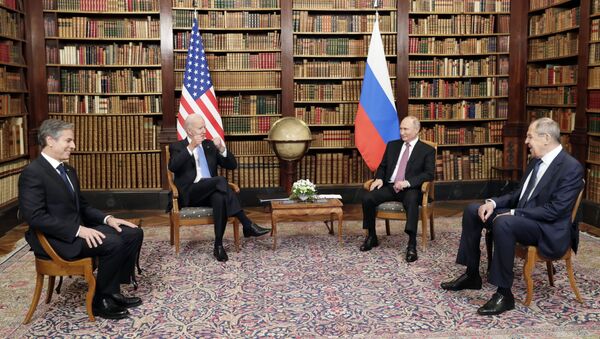 Tổng thống Nga Vladimir Putin và Tổng thống Mỹ Joe Biden trong cuộc gặp ở Geneva tại Villa La Grange - Sputnik Việt Nam