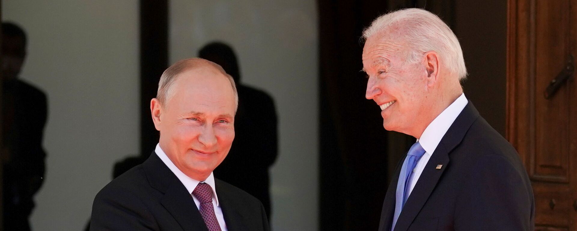 Cuộc gặp đầu tiên giữa hai vị Tổng thống Putin và Biden tại Geneva. - Sputnik Việt Nam, 1920, 08.12.2021