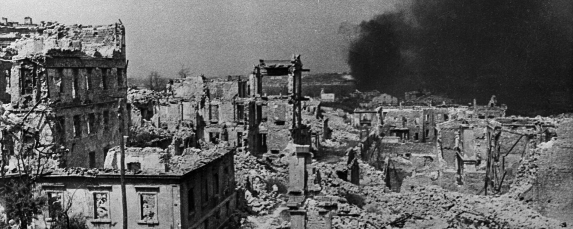 Thành phố Sevastopol sau vụ đánh bom, năm 1942. - Sputnik Việt Nam, 1920, 22.06.2021