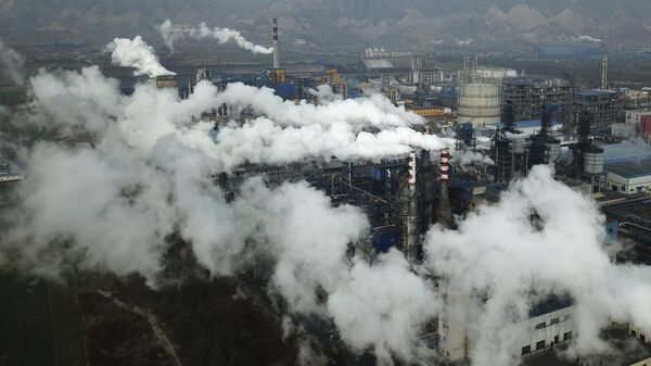  Khói và hơi nước từ nhà máy chế biến than ở Hà Kinh, Trung Quốc. - Sputnik Việt Nam