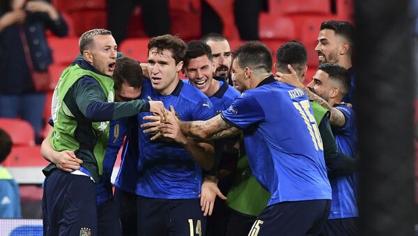 Trận đấu vòng 1/8 của Giải Vô địch Bóng đá châu Âu EURO 2020 giữa đội tuyển Ý và đội tuyển Áo - Sputnik Việt Nam