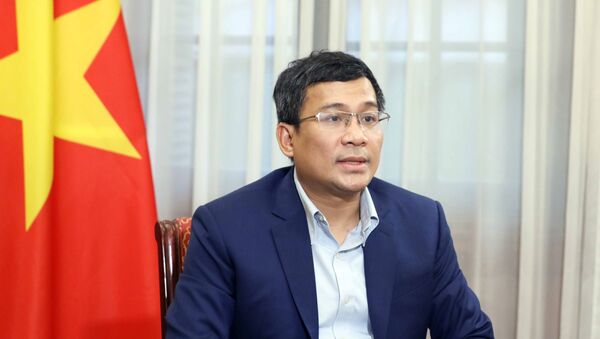 Thứ trưởng Ngoại giao Nguyễn Minh Vũ trả lời phỏng vấn các cơ quan thông tấn báo chí. - Sputnik Việt Nam