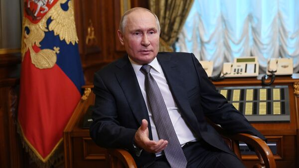 Tổng thống Nga Vladimir Putin trả lời câu hỏi - Sputnik Việt Nam