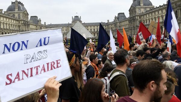 Cuộc biểu tình nhằm chống lại việc mở rộng thực tế ban hành thẻ vệ sinh ở Pháp - Sputnik Việt Nam