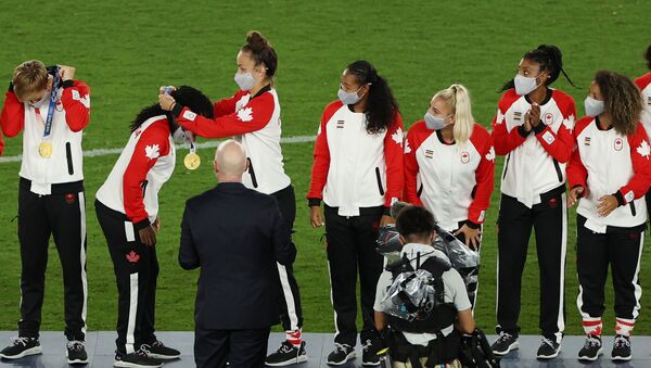Đội tuyển bóng đá nữ Canada giành huy chương vàng trong Thế vận hội Tokyo - Sputnik Việt Nam