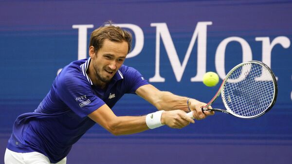 Tay vợt Nga Daniil Medvedev đấu với Felix Auger-Aliassime của Canada tại giải quần vợt US Open 2021 - Sputnik Việt Nam