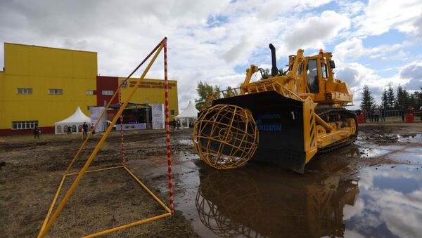 Cuộc thi kỹ năng nghề nghiệp giữa các thợ điều khiển máy ủi Chetra - Sputnik Việt Nam