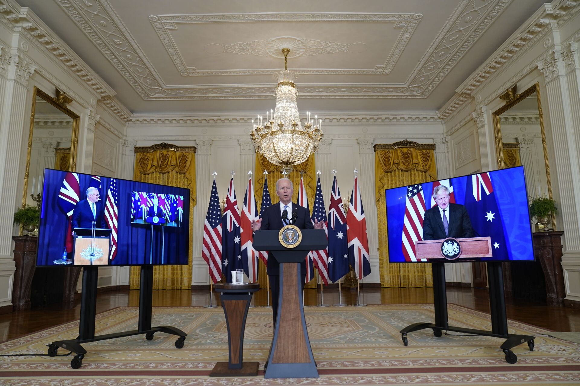 Tổng thống Joe Biden, Thủ tướng Úc Scott Morrison và Thủ tướng Anh Boris Johnson tại cuộc họp trực tuyến về sáng kiến ​​an ninh quốc gia mới của Hoa Kỳ hợp tác với Úc và Vương quốc Anh - Sputnik Việt Nam, 1920, 02.12.2021