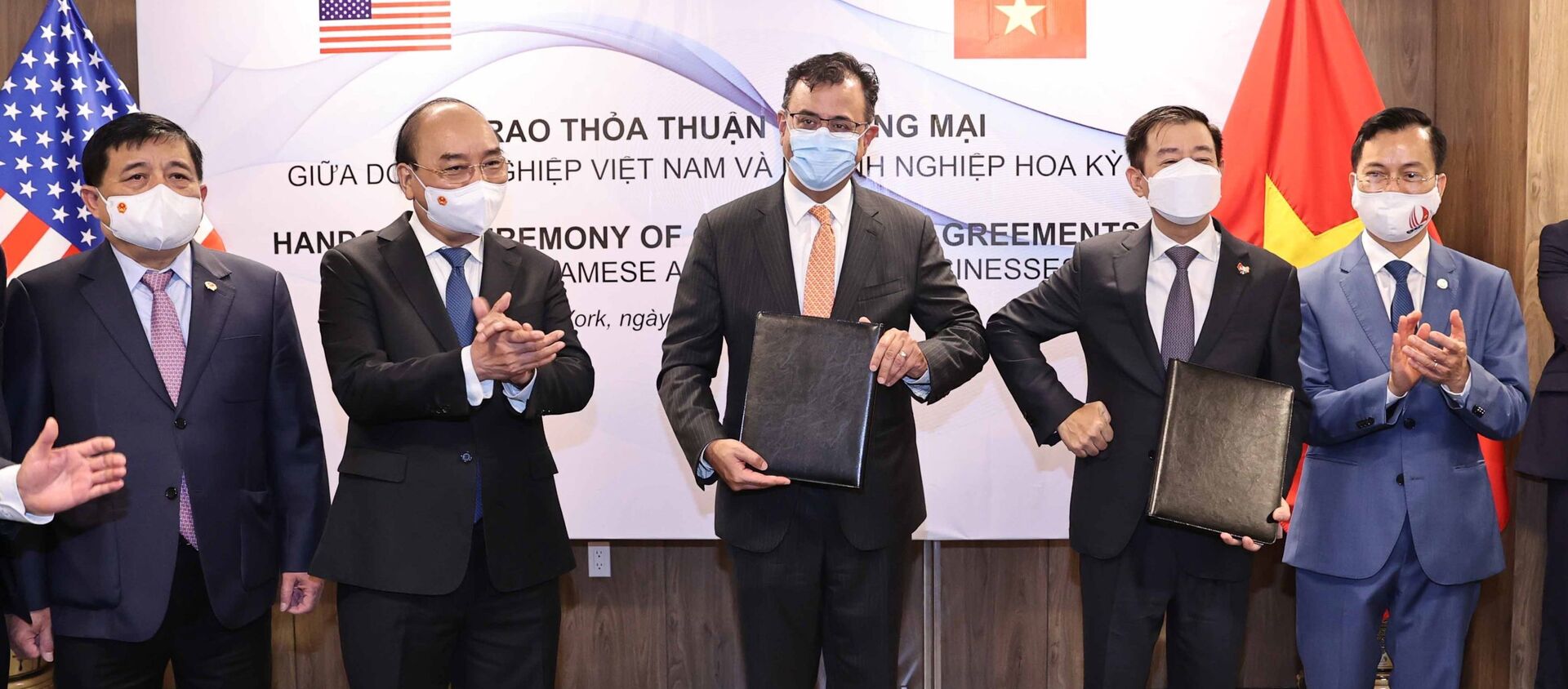 Chủ tịch nước Nguyễn Xuân Phúc chứng kiến Lễ trao Thoả thuận hợp tác giữa các doanh nghiệp Việt Nam và doanh nghiệp Hoa Kỳ - Sputnik Việt Nam, 1920, 23.09.2021