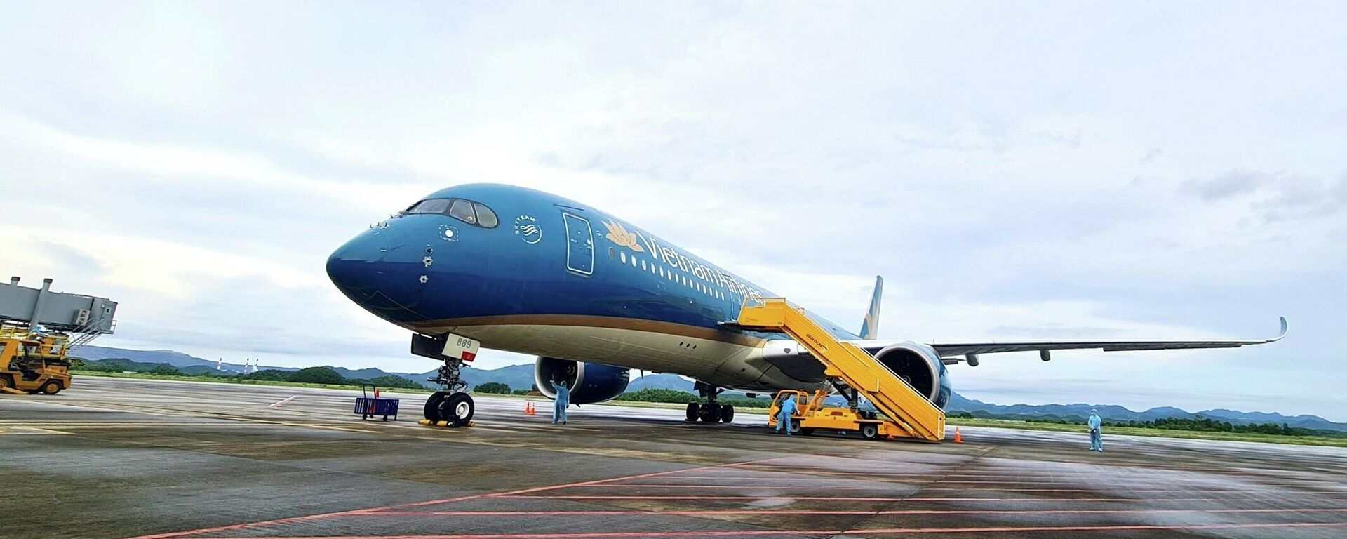 Chuyến bay mang số hiệu VN18 chở 301 hành khách từ Pháp hạ cánh an toàn ngày 23/9 tại sân bay quốc tế Vân Đồn. - Sputnik Việt Nam, 1920, 04.11.2021
