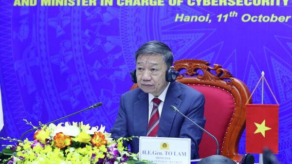  Đại tướng Tô Lâm, Ủy viên Bộ Chính trị, Bộ trưởng Bộ Công an tham dự cuộc họp trực tuyến tại điểm cầu Hà Nội. - Sputnik Việt Nam