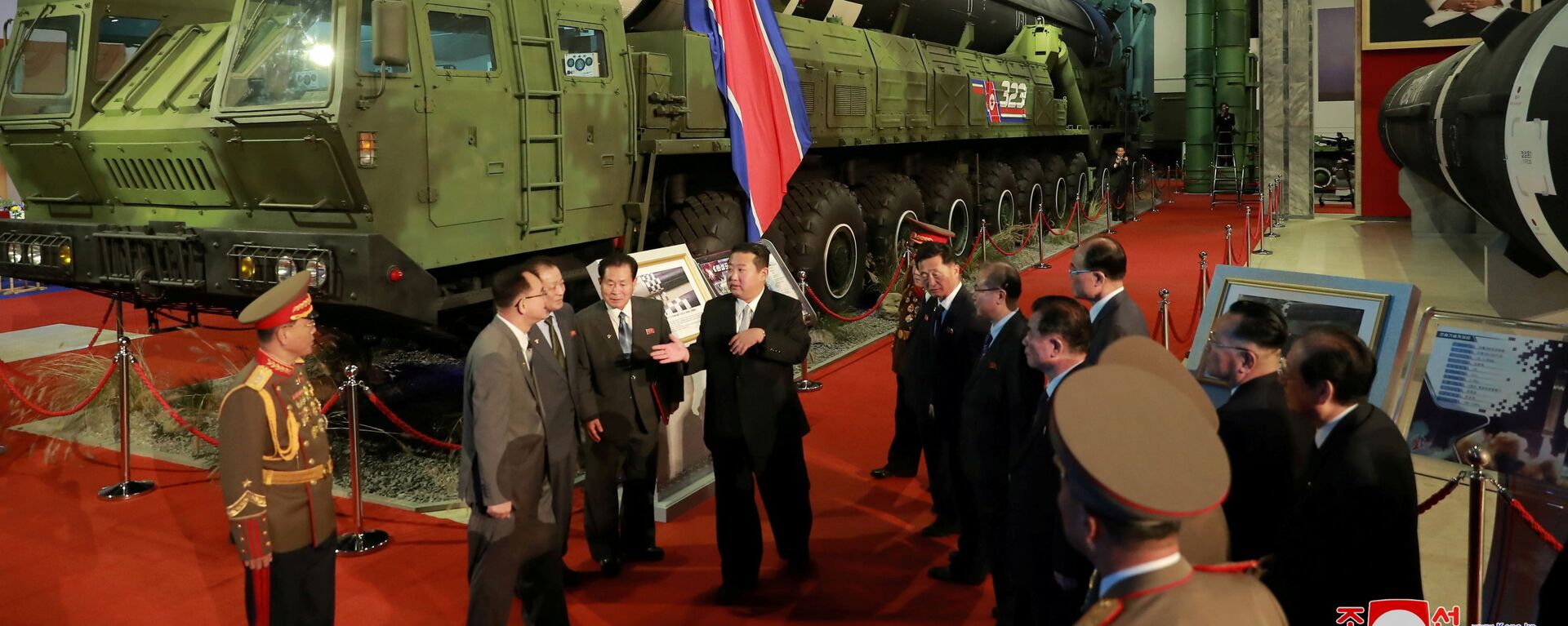 Nhà lãnh đạo CHDCND Triều Tiên Kim Jong-un tại Triển lãm công nghiệp quốc phòng ở Bình Nhưỡng - Sputnik Việt Nam, 1920, 12.10.2021