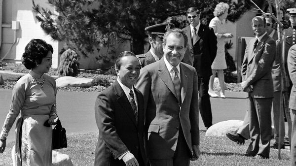 Ông Nguyễn Văn Thiệu, bà Nguyễn Thị Mai Anh và ông Richard Nixon - Sputnik Việt Nam