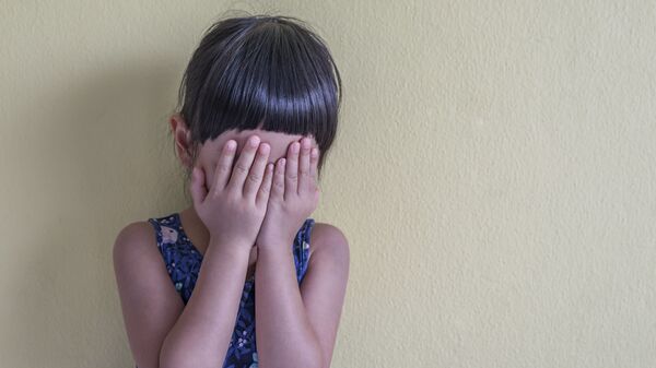Плачущая маленькая девочка - Sputnik Việt Nam