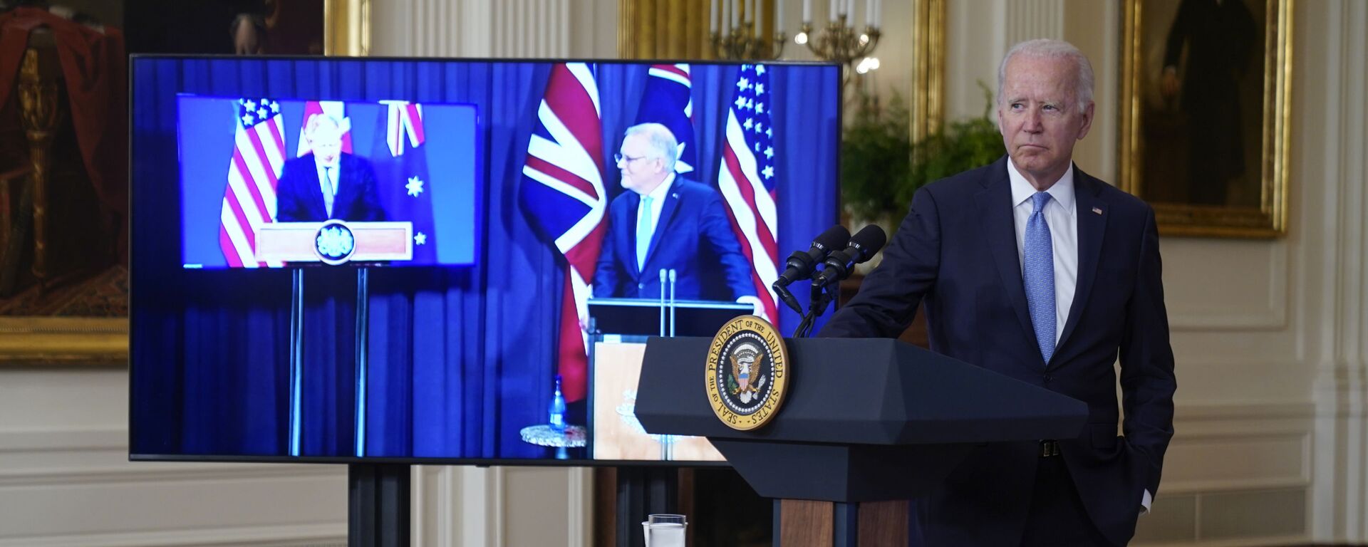 Tổng thống Joe Biden, Thủ tướng Úc Scott Morrison và Thủ tướng Anh Boris Johnson tại cuộc họp trực tuyến về sáng kiến ​​an ninh quốc gia mới của Hoa Kỳ hợp tác với Úc và Vương quốc Anh - Sputnik Việt Nam, 1920, 01.02.2023