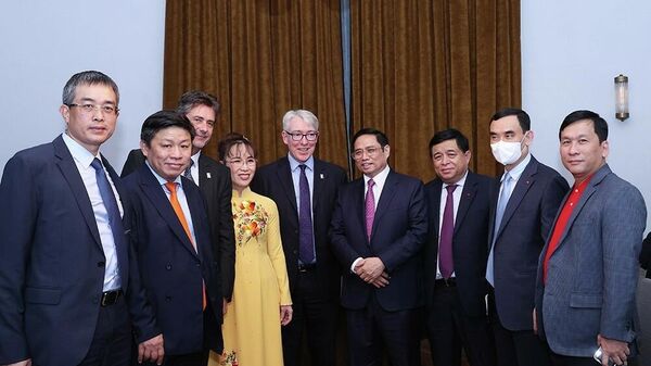 Thủ tướng Phạm Minh Chính và lãnh đạo Công ty Rolls-Royce cùng các doanh nghiệp Việt Nam - Sputnik Việt Nam