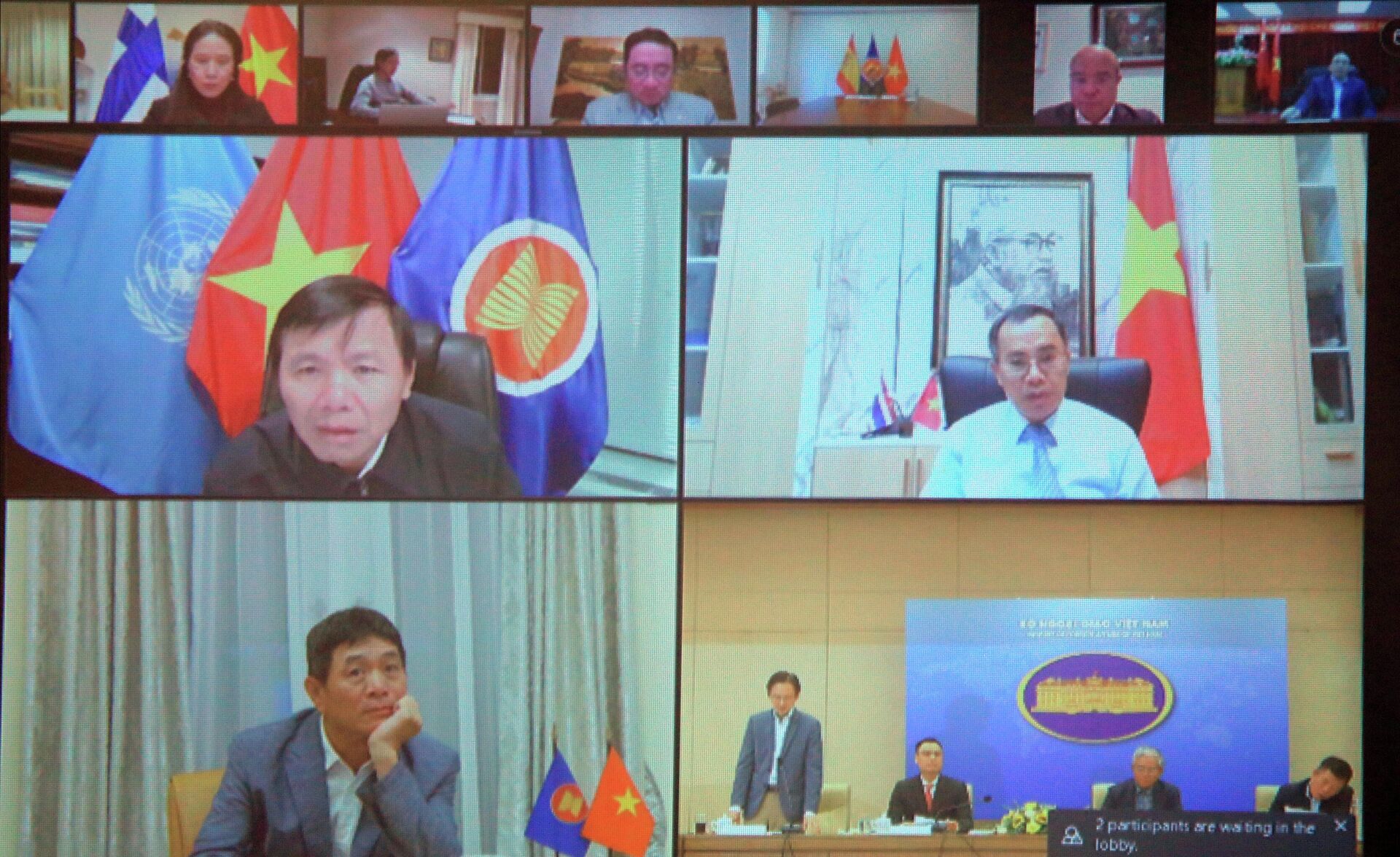 Các Đại sứ Việt Nam tại nước ngoài và các đại biểu dự trực tuyến phiên họp - Sputnik Việt Nam, 1920, 24.11.2021